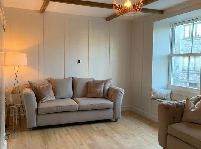 Cosy 1St Floor Flat - Kendal Lake District With Bike Storage