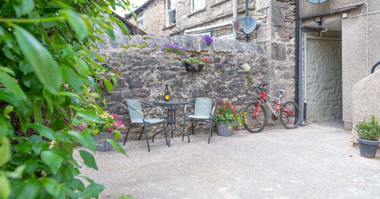 Cosy 1st Floor Flat - District With Bike Storage *