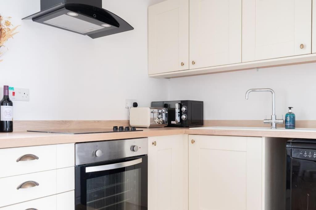 Cosy 1st Floor Flat - District With Bike Storage *
