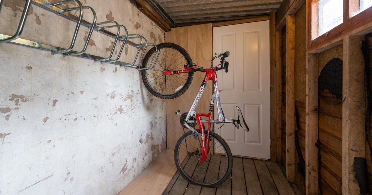 Cosy 1st Floor Flat - District With Bike Storage Apartment *